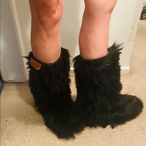 Vintage (1981) Skywalk Yeti boots. Worn in the snow at Vail CO